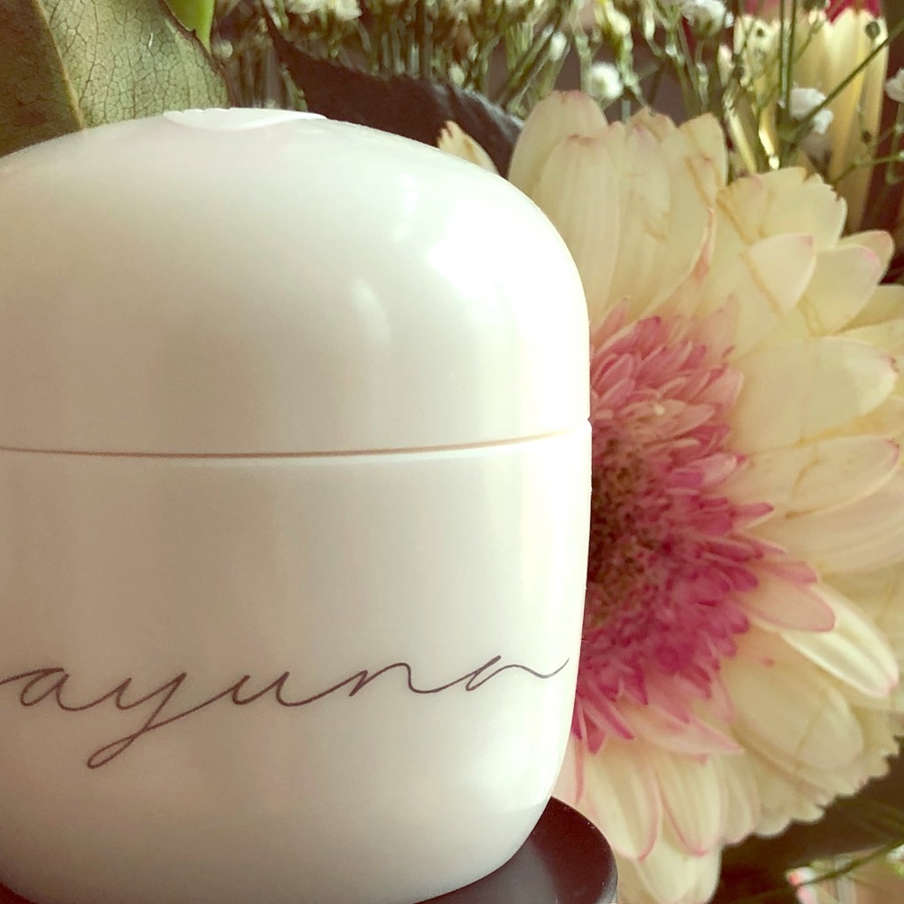 Ayuna -Essence- exfoliating cream - brand new